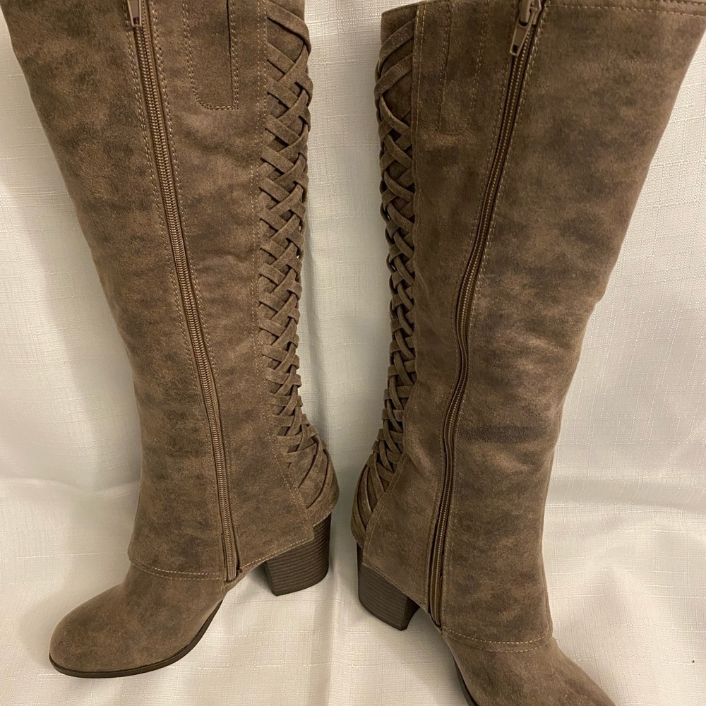Fergalicious braided boots 7M